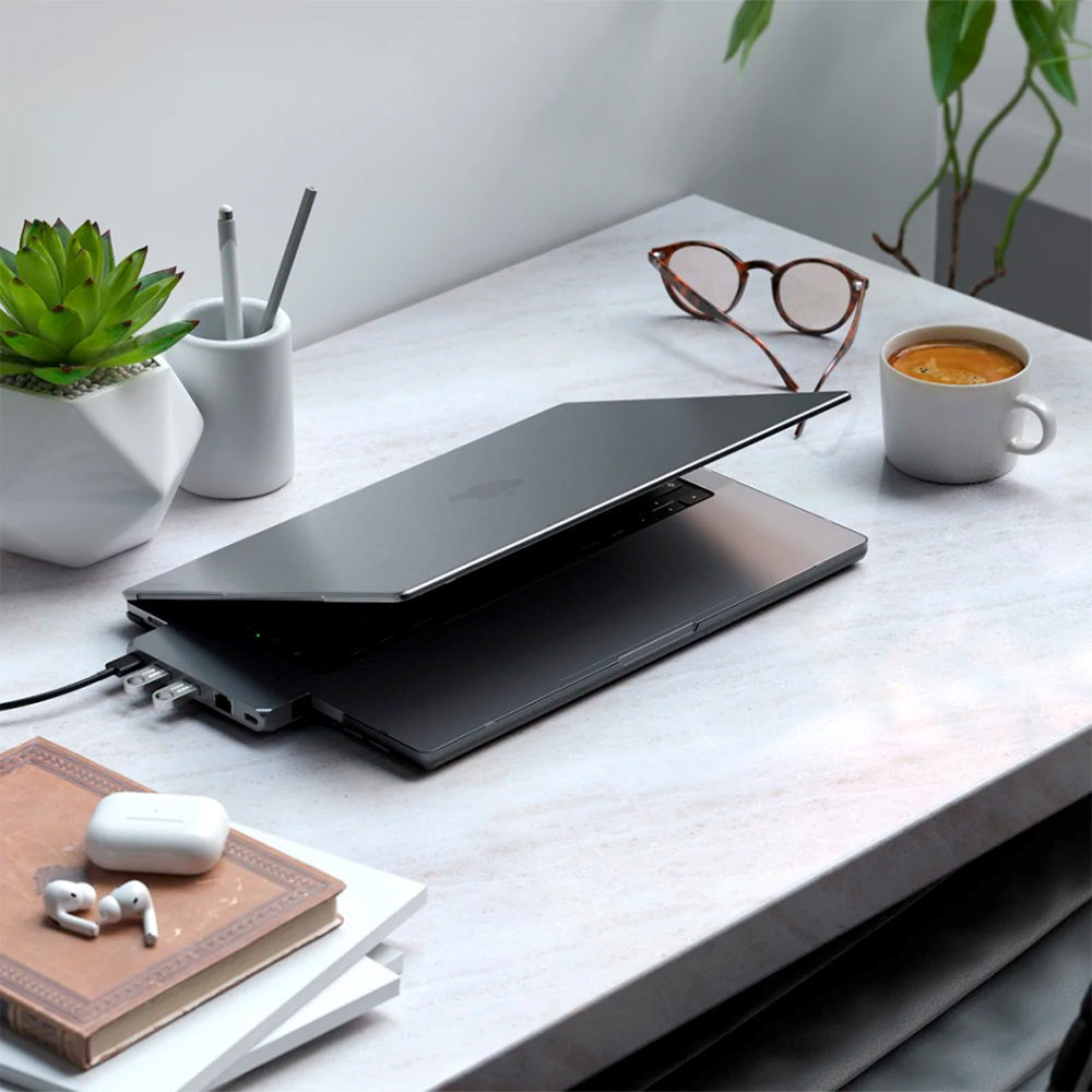 Satechi MacBook Pro 14 M5/M4/M3/M2/M1 (2025-2021) Eco Hardshell Case - Dark Transparent