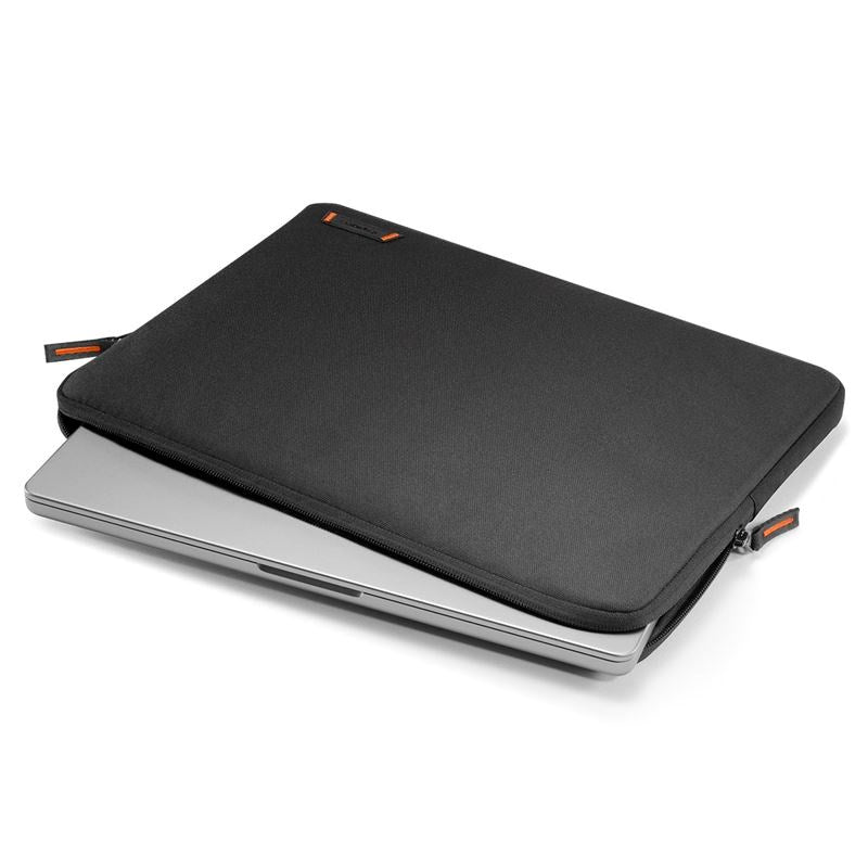 Spigen Basic MacBook / Laptop Sleeve 16" - 38.5 x 27 x 2 cm - Black