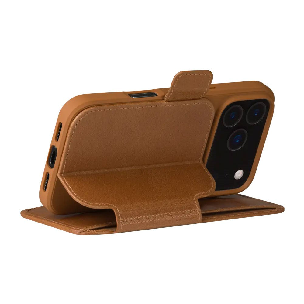 iPhone 17 Pro dbramante1928 Copenhagen Flip Case - Tan