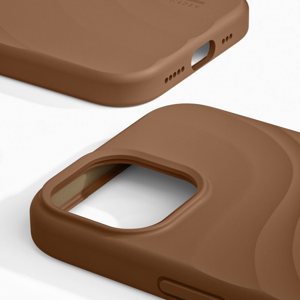 iPhone 17e / 16e / 15 / 14 / 13 iDeal of Sweden Soft Swirl Silicone Case - MagSafe Compatible - Salted Caramel