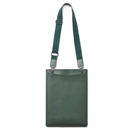 Philbert UltraSlim Vegan Leather Sleeve w. Strap for MacBook / Laptop 15" (35,5 x 25 x 2 cm) - Green