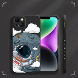 iPhone 14 Flexible Case of Plastic w. Print - Astronaut On The Moon / Black