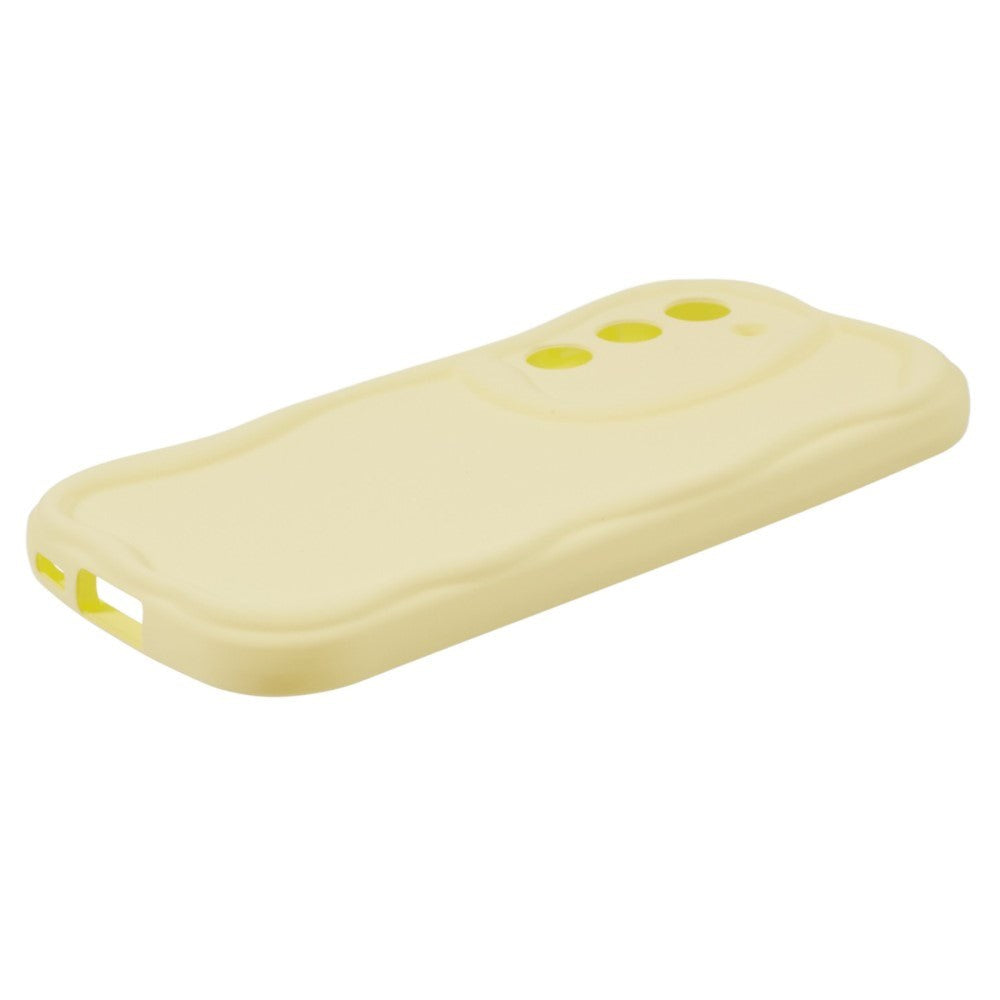 Samsung Galaxy S23 Flexible Plastic Case w. Wavy Edges - Yellow