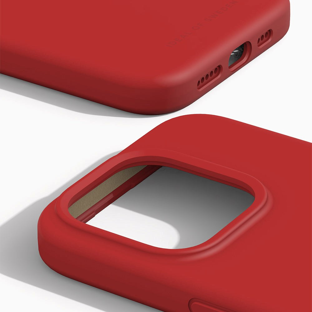 iDeal Of Sweden iPhone 15 Pro Silicone Case - Red