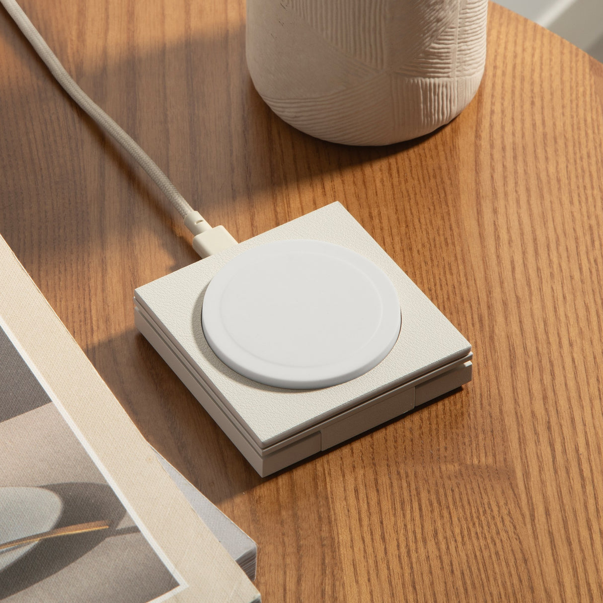 Native Union Rise Solo Qi2 Magnetic Wireless Charger - Beige